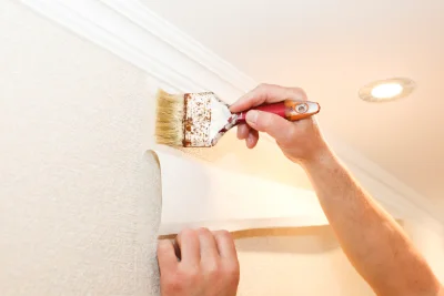 Pose de papier peint à Toury — revêtements muraux et toiles de verre